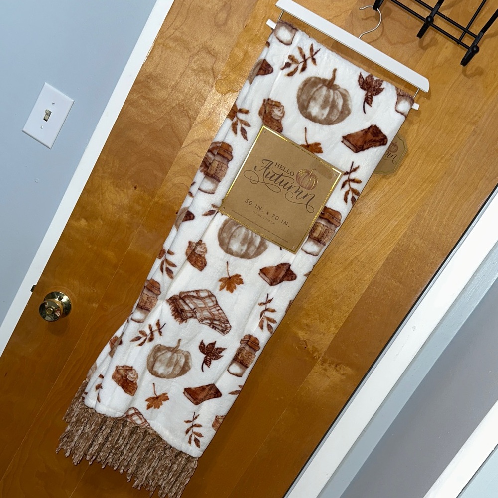Autumn Themed Throw Blanket - White and Brown